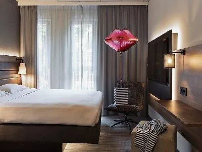 Moxy Frankfurt East Otel