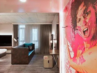 Moxy Frankfurt East Otel