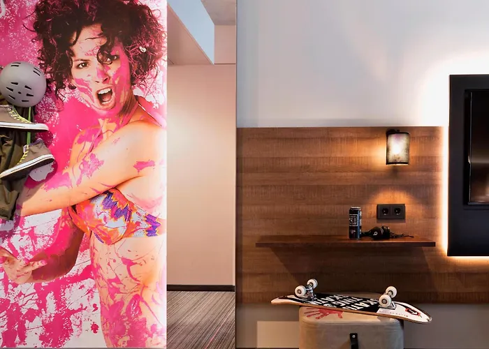 Moxy Frankfurt East Hotel 4*