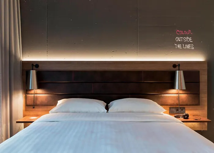 Hotel Moxy Frankfurt East 4*