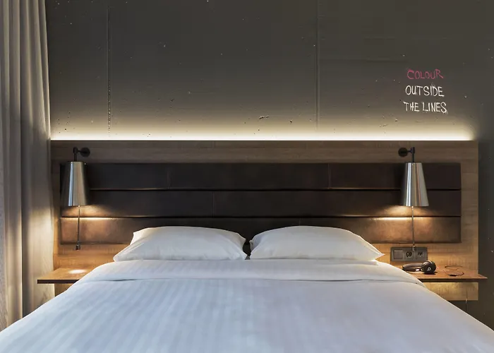 Moxy Frankfurt East 3*