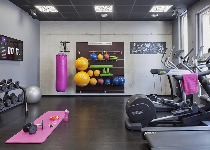 Hotel Moxy Frankfurt East 4*