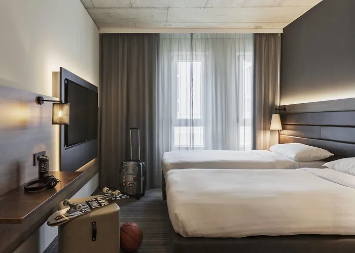 Hotel Moxy Frankfurt East 4*