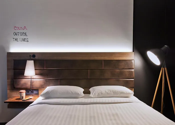 Moxy Frankfurt East 3*