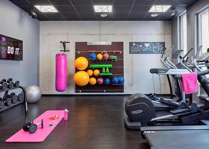 Moxy Frankfurt East 3*