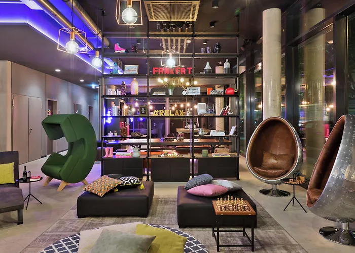 Otel Moxy Frankfurt East 3*
