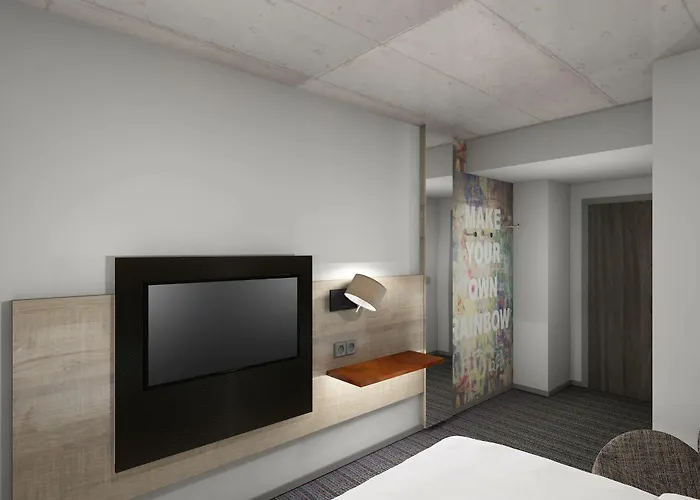 Moxy Frankfurt East Hotel 4*